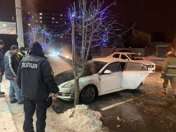 В Полтаве подожгли машину депутата. Он подозревает мэра