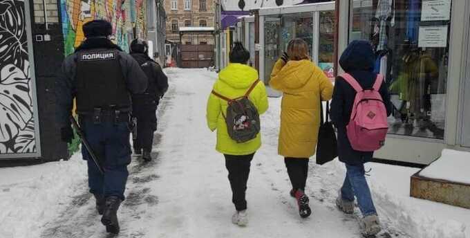 В Питере полиция задержала подростков на аниме-сходке: обвинили в пропаганде ЛГБТ, - правозащитники