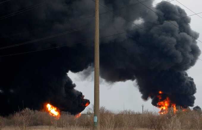 Появилось видео пожара из-за обстрела поселка под Белгородом