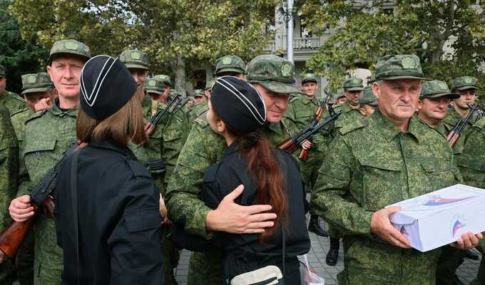 Российские женщины массово ищут отношений с военными