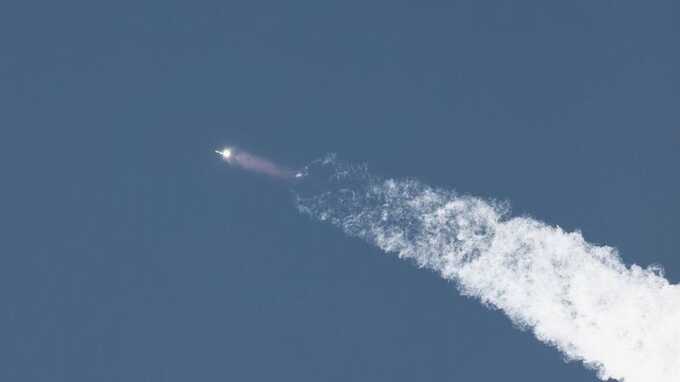 Тяжелая ракета Space X вывела на орбиту беспилотный космоплан X-37B. Видео