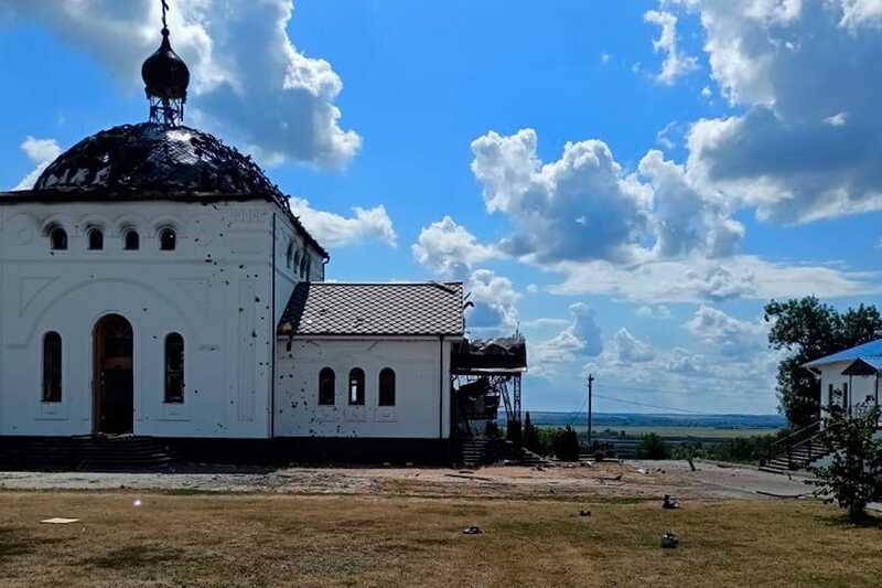 Монастырь на границе с Украиной превратился в место проведения боевых действий
