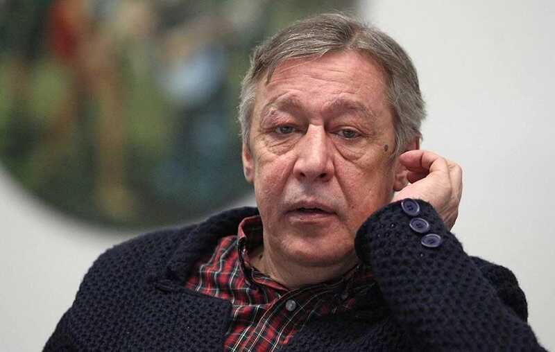 Михаил Ефремов возвращается домой после освобождения условно-досрочно