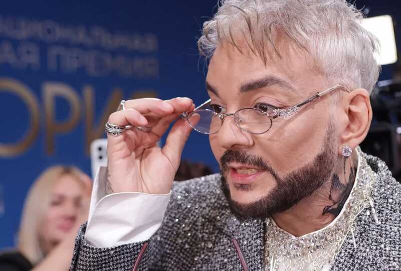 Филипп Киркоров вернулся на сцену Петербурга и чуть не сгорел