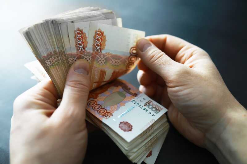 В Белгороде мошенники обманули местную жительницу на сумму 5,5 миллиона рублей и заставили её поехать в Москву