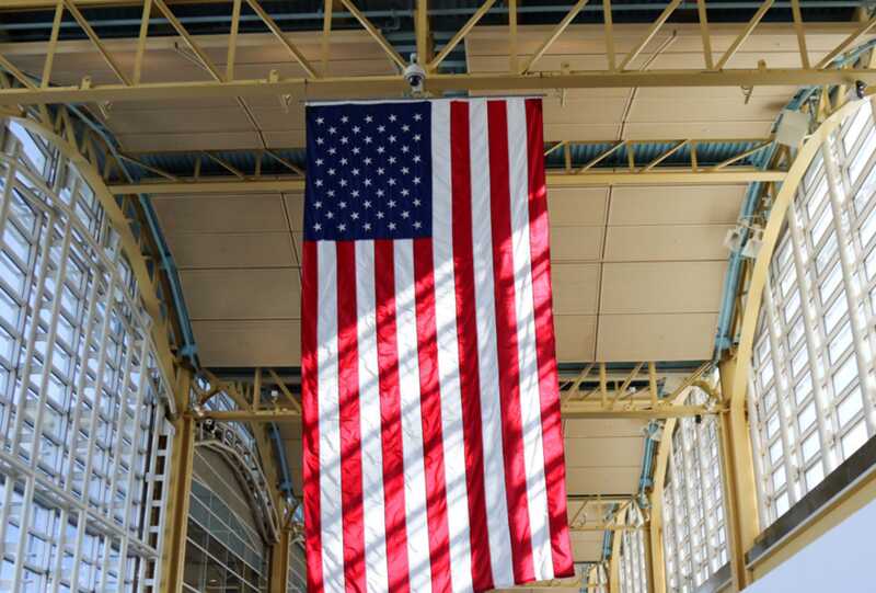 США депортировали более 130 мигрантов в Узбекистан