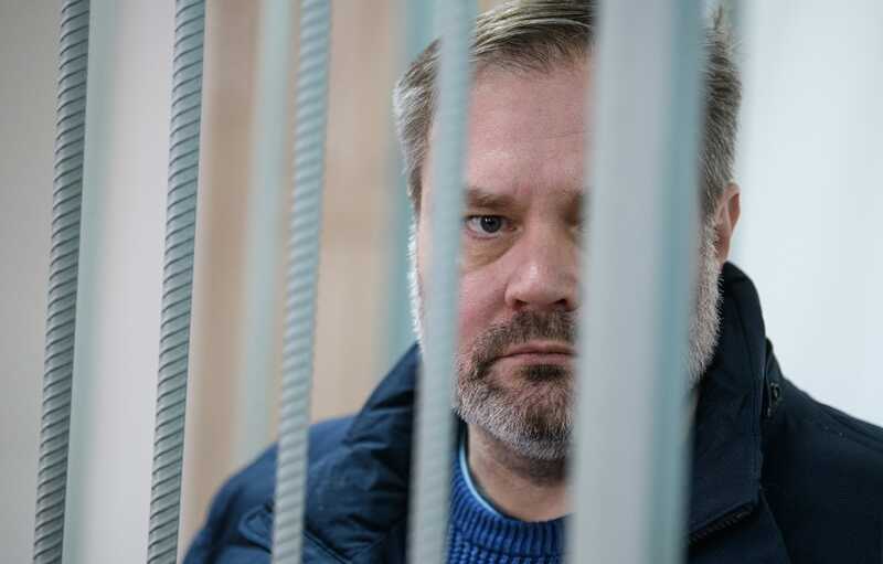 Бывший мэр Дегтярска Владимир Пильников сознался в получении взяток и хочет отправиться на фронт