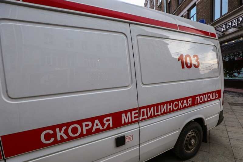 В Санкт-Петербурге двое рабочих упали с балкона во время выполнения гидроизоляционных работ