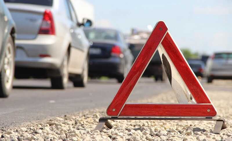 В Санкт-Петербурге пьяная женщина совершила наезд на толпу и попыталась скрыться с места происшествия: пострадал гражданин Сирии