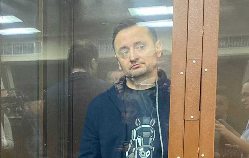 В России в очередной раз отправили за решетку журналистов, обвинив их в требовании предоставления фактов: они полностью признали свою вину