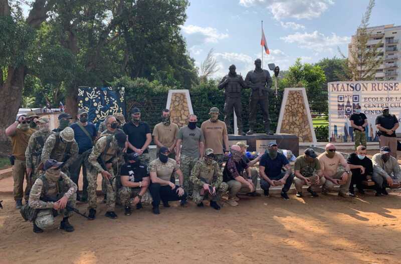 Российские военные и члены группы "Вагнер" приняли участие в параде в Центральноафриканской Республике в честь Дня Победы