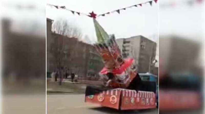 В Хабаровске рухнула модель Кремля