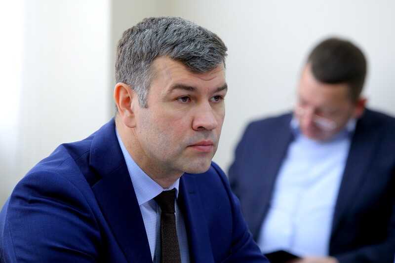 Министр промышленности Новосибирской области обвиняется в махинациях с государственными контрактами