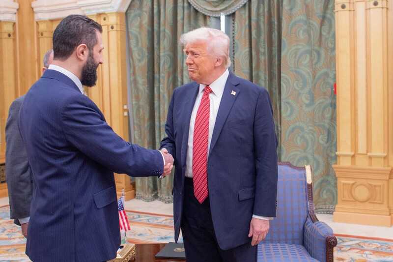 Дональд Трамп одобрил частичное снятие санкций с президента и банков Сирии