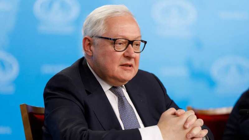 Москва объявила о продолжающихся переговорах с США на фоне угроз и нападений на аэропорты