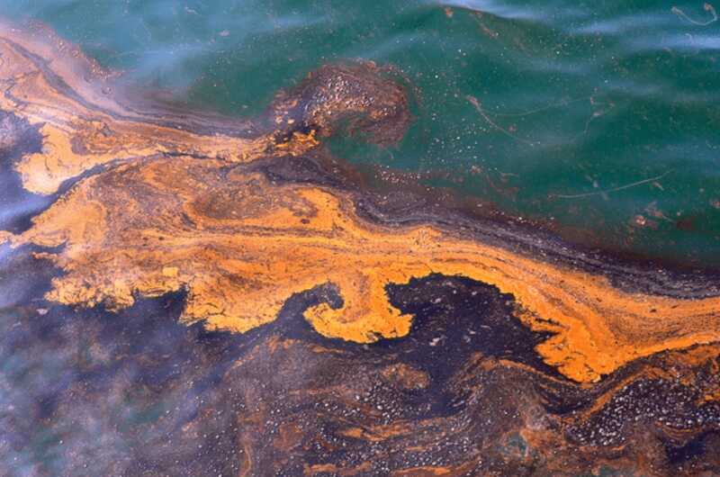 В Ижевске введён режим чрезвычайной ситуации из-за разлива нефтепродуктов на реке