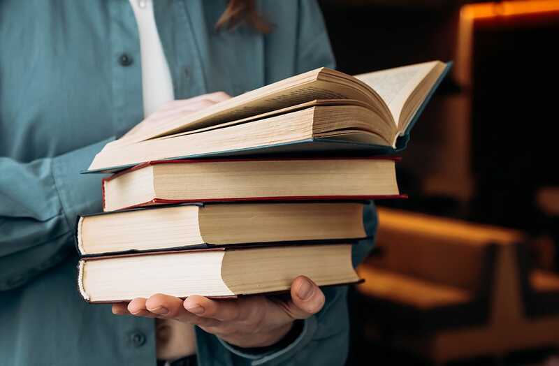 Российский книжный союз подготовил инструкцию для книжных магазинов о том, как обращаться с произведениями авторов, признанных иноагентами
