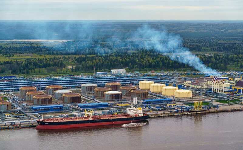 Авария судна с нефтью остановила строительство аммиачного терминала в Усть-Луге