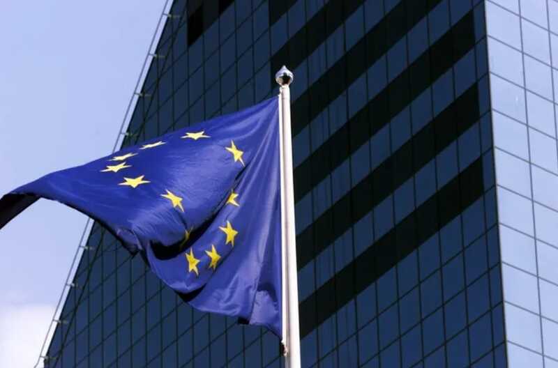 Еврокомиссар осуждает Украину за использование санкций в отношении своих граждан