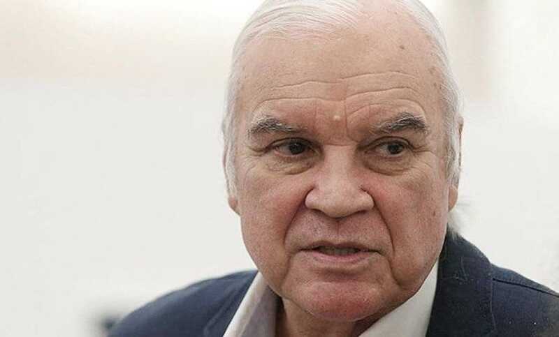 Телеведущего Владимира Молчанова экстренно госпитализировали в больницу в тяжёлом состоянии