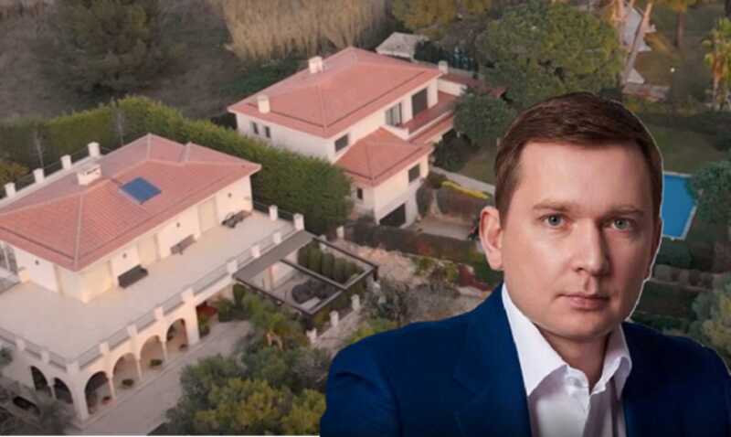 The son of the vice president of Rostec, Artyakov, has been charged by a Spanish court in connection with a significant money laundering case involving real estate