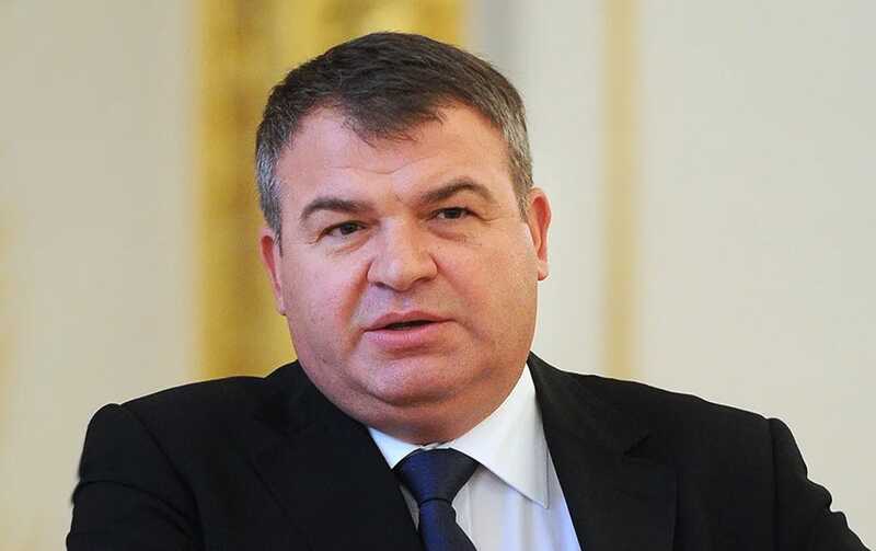 Экс-министр Анатолий Сердюков избегает уплаты налогов на сумму 12 миллионов рублей, получая миллионы в «Ростехе»
