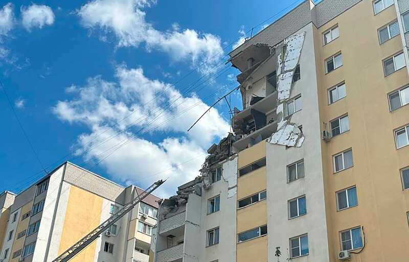 Взрыв в многоэтажном доме в Саратове мог случиться из-за самоубийства одного из жителей