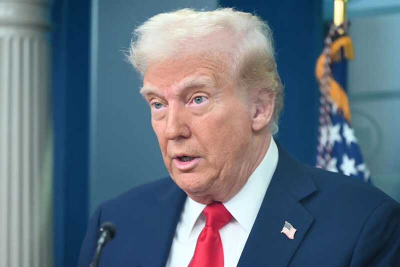 Трамп угрожает ввести 100%-ные тарифы на российскую нефть
