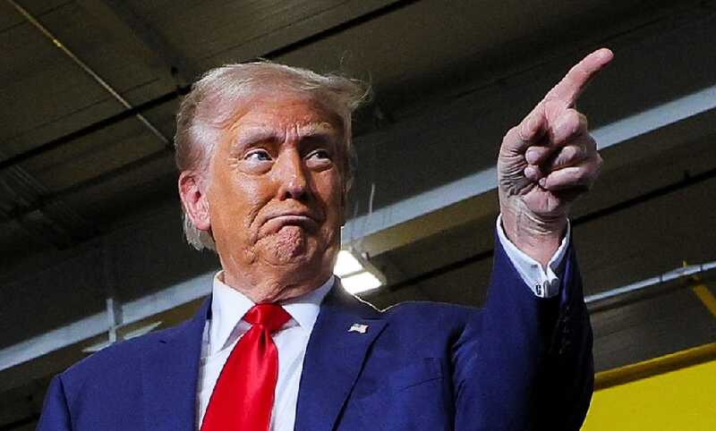 Индекс Московской биржи снизился после заявления президента США Трампа о ядерных подлодках