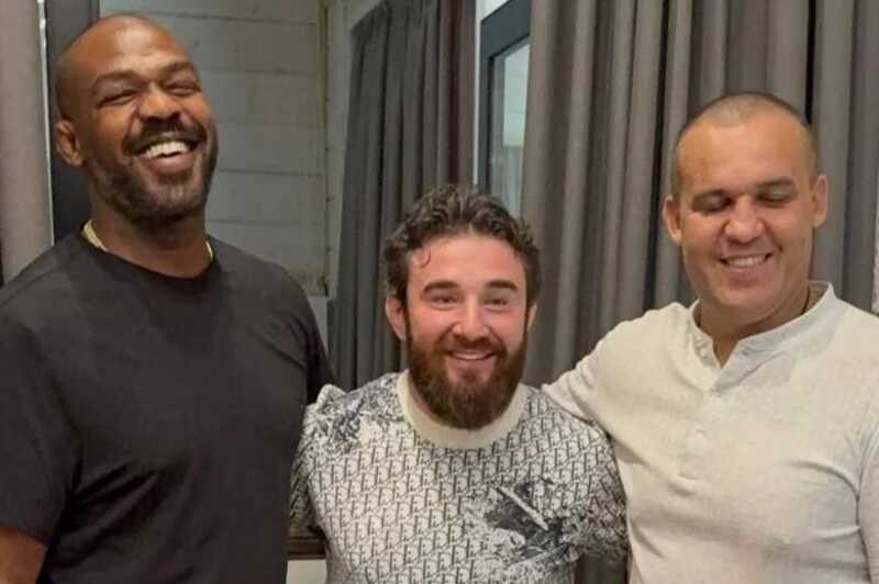 Как чемпион UFC Джон Джонс "отметил" в престижном стриптиз-клубе Москвы на деньги Умара Кремлева