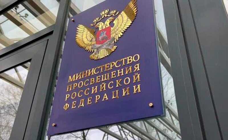 Министерство просвещения разъяснило уменьшение количества уроков родного языка в школах требованиями санитарных норм