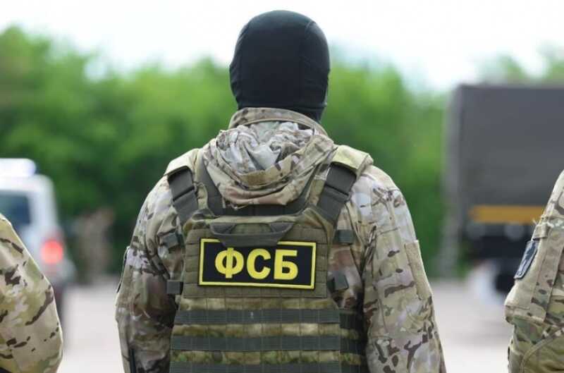 Силовые структуры окружили поле в Башкортостане после того, как на него упало странное устройство
