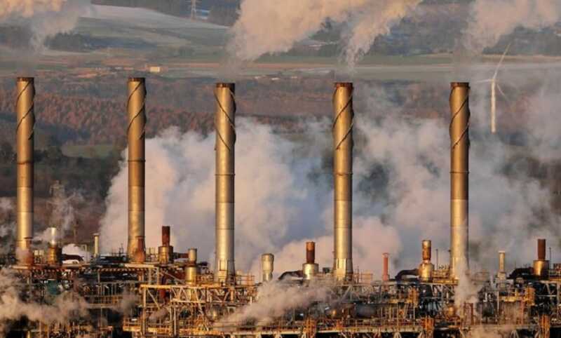 Индийские нефтеперерабатывающие заводы временно прекращают приобретение российской нефти из-за тарифов, введенных США
