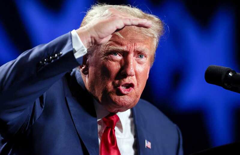 Президент США Трамп уверен в том, что в ближайшее время встретится с Путиным и Зеленским для урегулирования