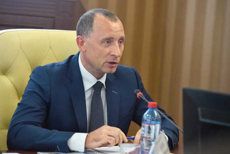 Заместитель губернатора Курской области Владимир Базаров был задержан по подозрению в хищении средств